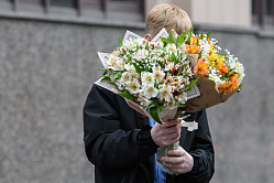 Более 40% родителей в России поздравляют своих детей с 23 февраля и 8 марта 