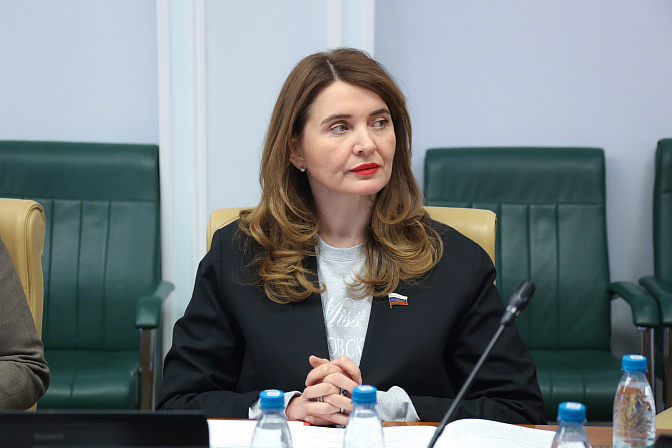 сенатор юлия лазуткина