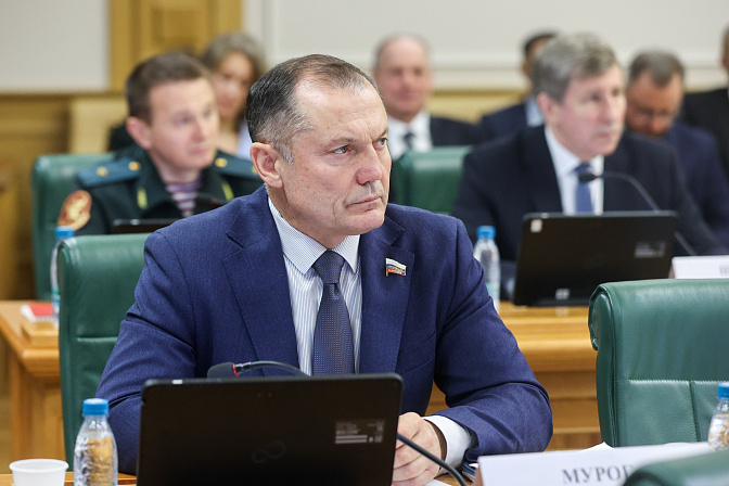 сенатор игорь мурог