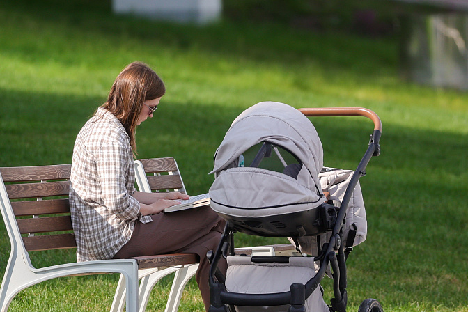 мама ребёнок коляска прогулка декрет 