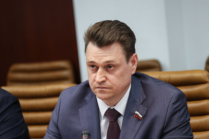 сенатор олег голов