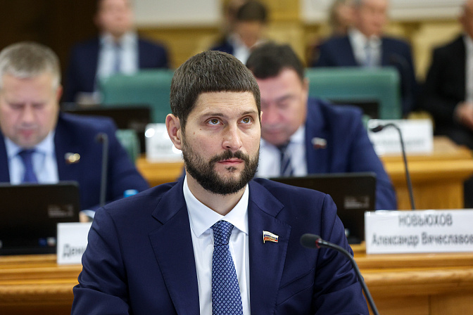 сенатор александр волошин