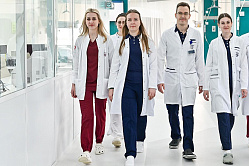 56% медработников в России не подержали введение разноцветной униформы 