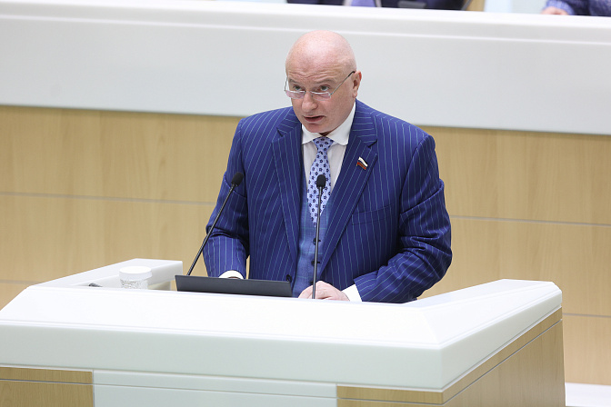 сенатор андрей клишас