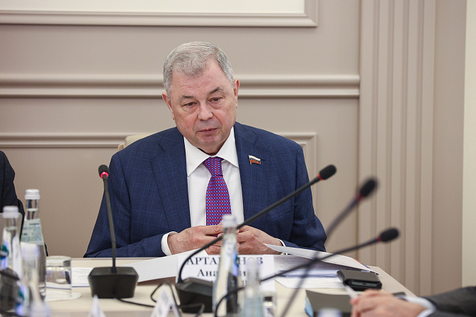 сенатор антолий артамонов