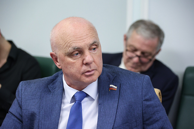 сенатор андрей шохин