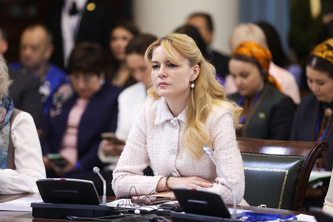 сенатор дарья лантратова