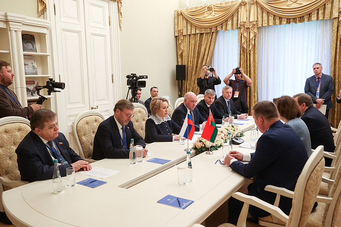 председатель сф валентина матвиенко встретилась с главой совета республики беларуси натальей кочановой 