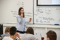 Для преподавателей региональных вузов хотят ввести надбавки к окладу