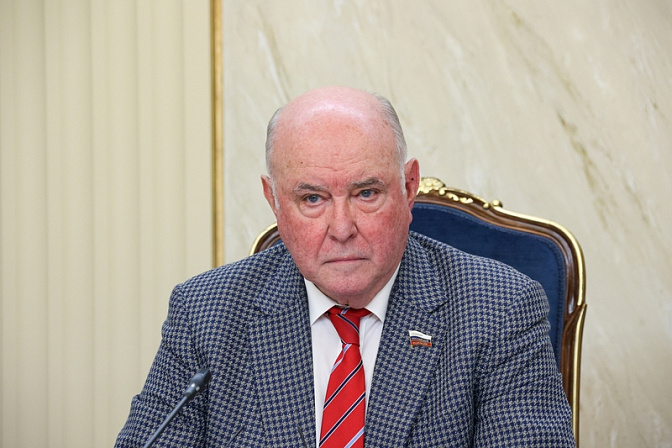 сенатор рф член совета федерации григорий карасин