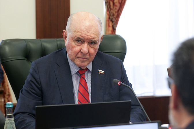 сенатор григорий карасин