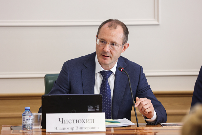 первый зампредседателя банка россии владимир чистюхин