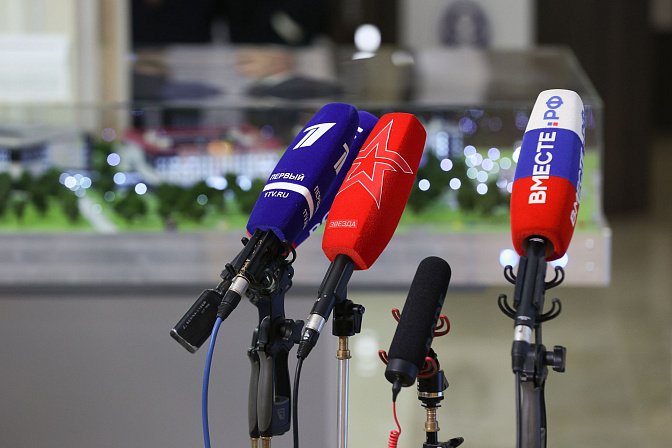 журналисты микрофоны вместе рф