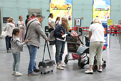 Семьи с детьми будут обслуживать в аэропортах в приоритетном порядке