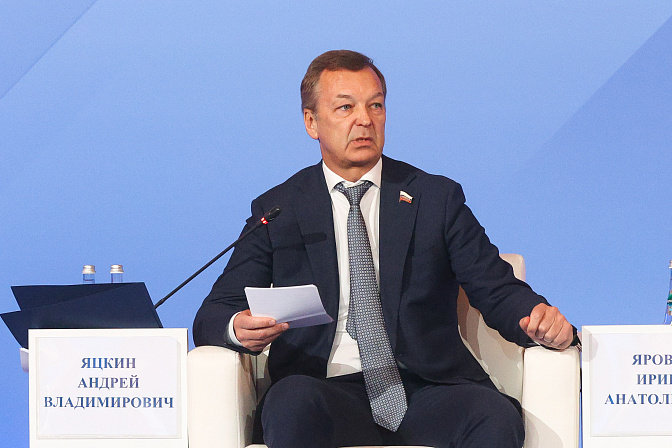 первый заместитель председателя сф андрей яцкин