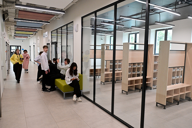 школа подростки перемена 