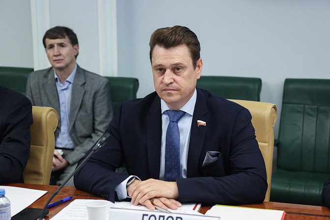 сенатор олег голов