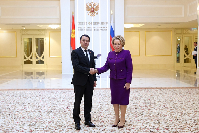 председатель совета федерации валентина матвиенко и председатель жогорку кенеша киргизской республики марлен маматалиев