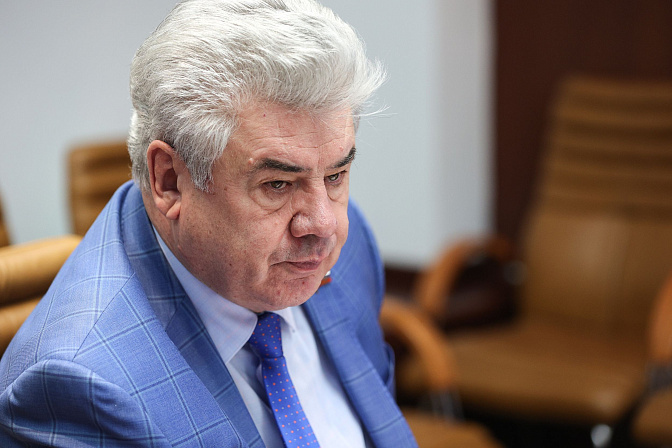 сенатор виктор бондарев