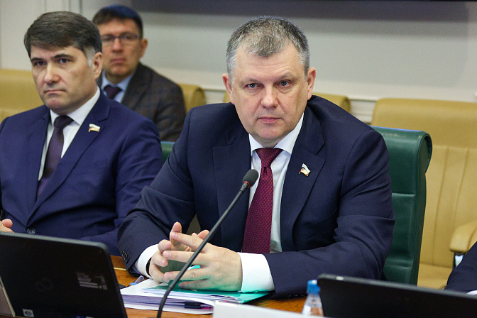 сенатор александр наролин