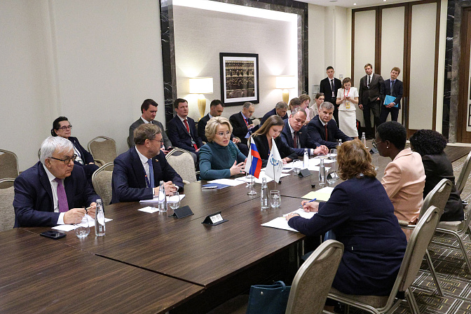 председатель сф валентина матвиенко с главой межпарламентского союза мпс спикером национального собрания танзании тулией эксон