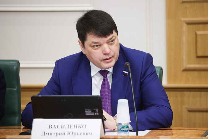 сенатор дмитрий василенко