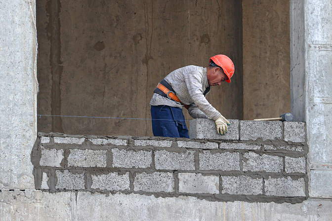 мигранты рабочие ремонт стройка 