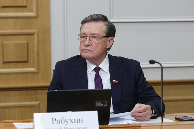 сенатор сергей рябухин