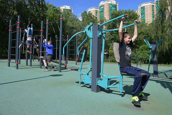 тренажеры на улице физра спорт