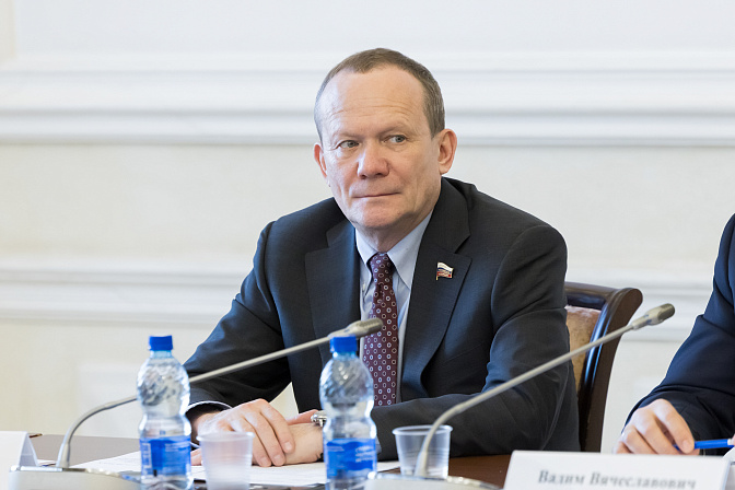 сенатор виктор зобнев