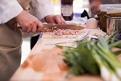 Производства готовой еды могут запретить в жилых домах