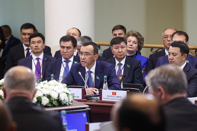 глава сената парламента казахстана маулен ашимбаев