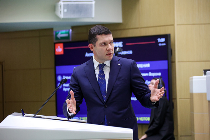 министр промышленности и торговли рф антон алиханов