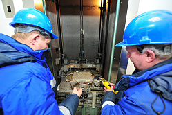 Матвиенко поручила узнать, почему регионы не выполняют планы по замене лифтов