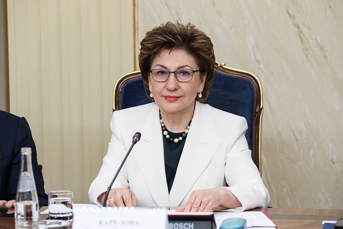 сенатор галина карелова