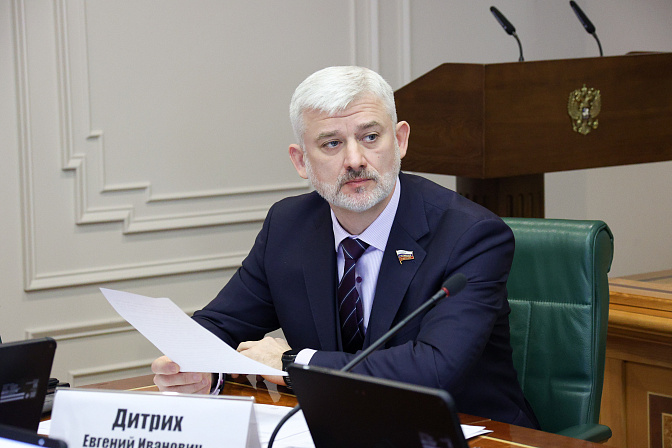 сенатор евгений дитрих