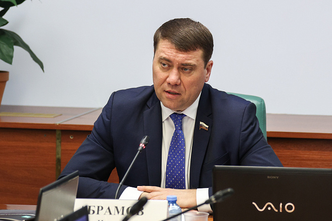 сенатор иван абрамов