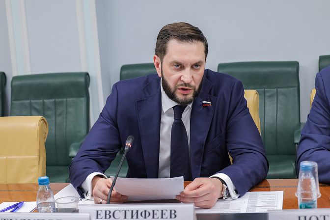 сенатор иван евстифеев