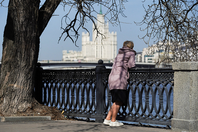 весна город горожане набережная 
