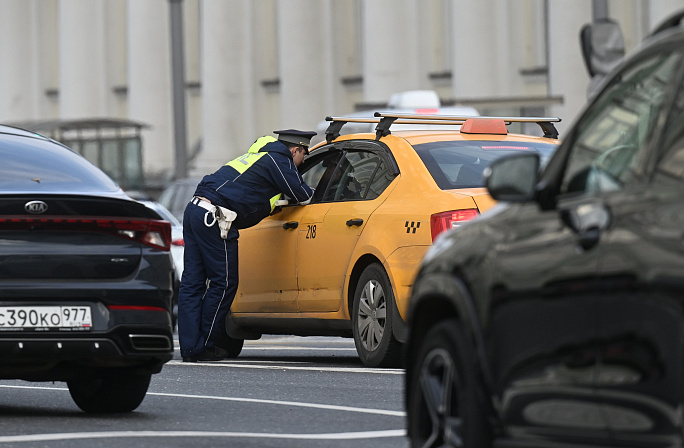 автомобиль такси, проверка на дороге