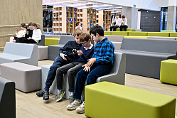 Более 80% родителей и педагогов поддерживают запрет телефонов на уроках в школах