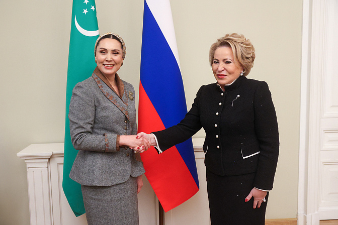 валентина матвиенко на встрече с вице-президентом благотворительного фонда по оказанию помощи нуждающимся в опеке детям имени гурбангулы бердымухамедова огулджахан атабаевой