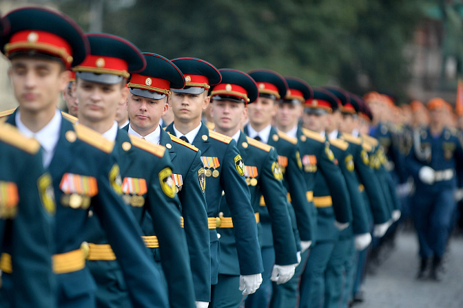 курсанты вуза мчс россии 