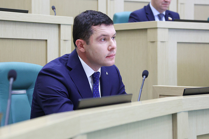 министр промышленности и торговли рф антон алиханов
