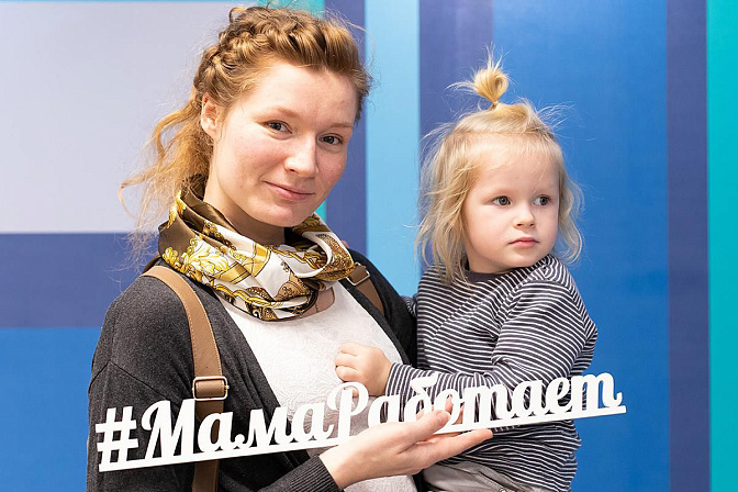 мама работает 