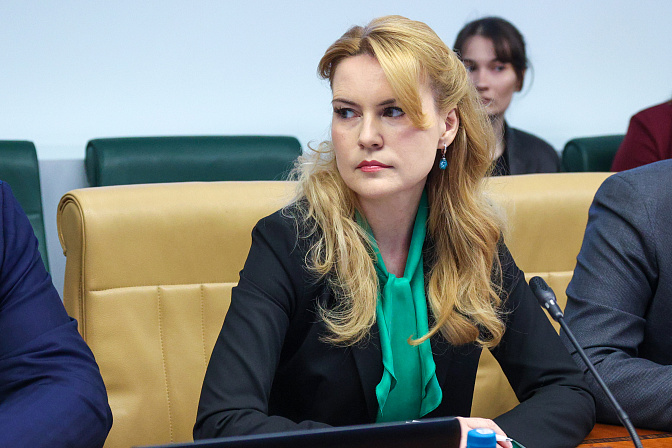 сенатор дарья лантратова