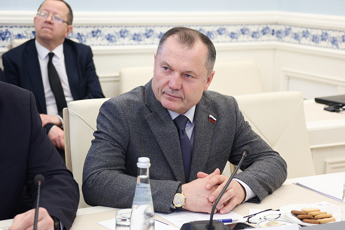 сенатор игорь мурог