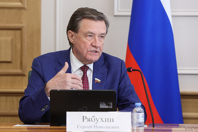 сенатор сергей рябухин