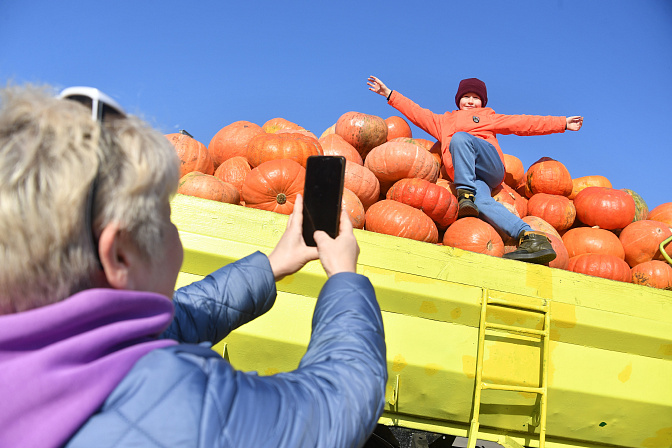 осень каникулы тыква ребенок фото на память 