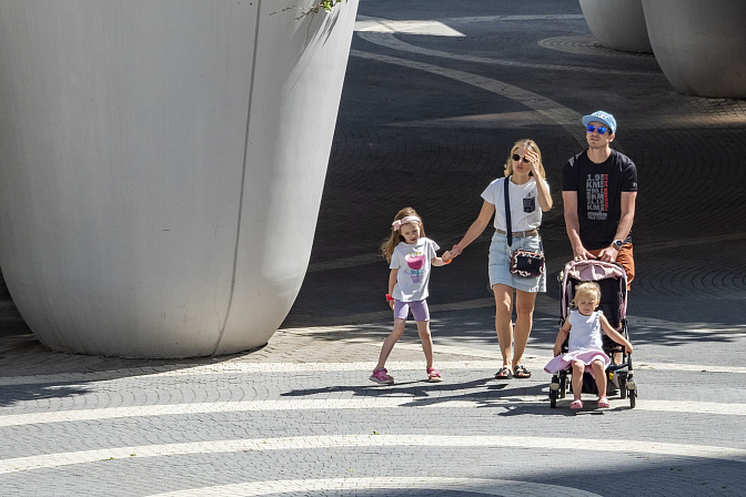 молодая семья дети